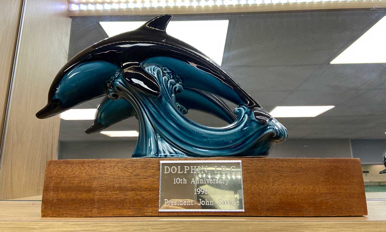 Dolphin 1995 Trophy
